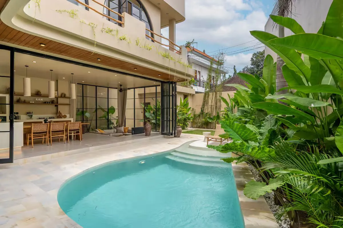 📍 Heart of Pererenan: 3BR Designer Villa, Enclosed Living & Full Service – AF56 in Pererenan - Image 2