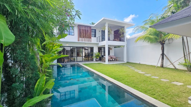 Luxury Villa For Rent 3 Bed In Berawa,Canggu EK-3716