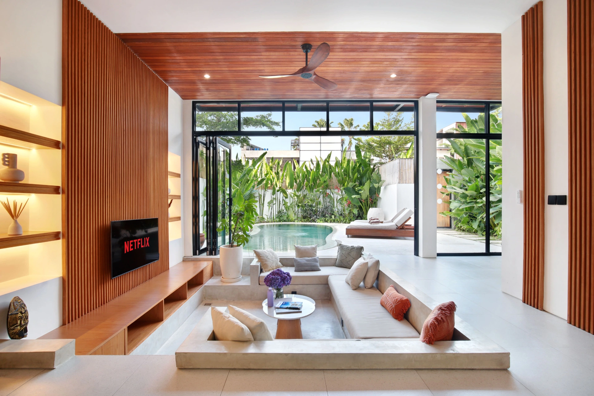 Aquamarine Villa I Canggu 3BR Sunken lounge/Central of Canggu/Rooftop available!