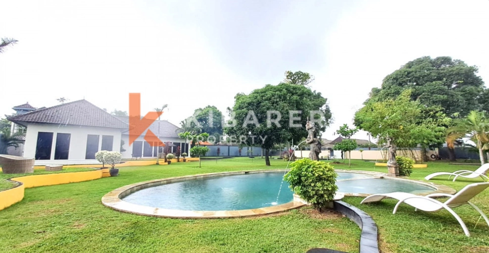 Homey Spacious Garden 3BR Villa Located in Kerobokan YRC5024