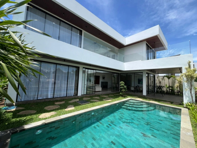Villa Belkin Ubud - Brand New Luxury Modern 3-Bedroom Villa with Rice Field View