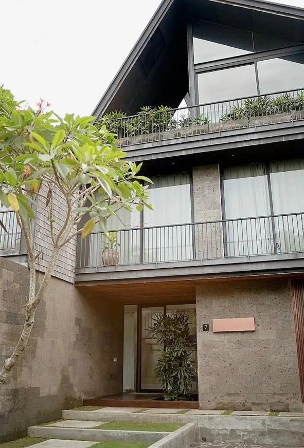 4 BR VILLA IN BERAWA CANGGU