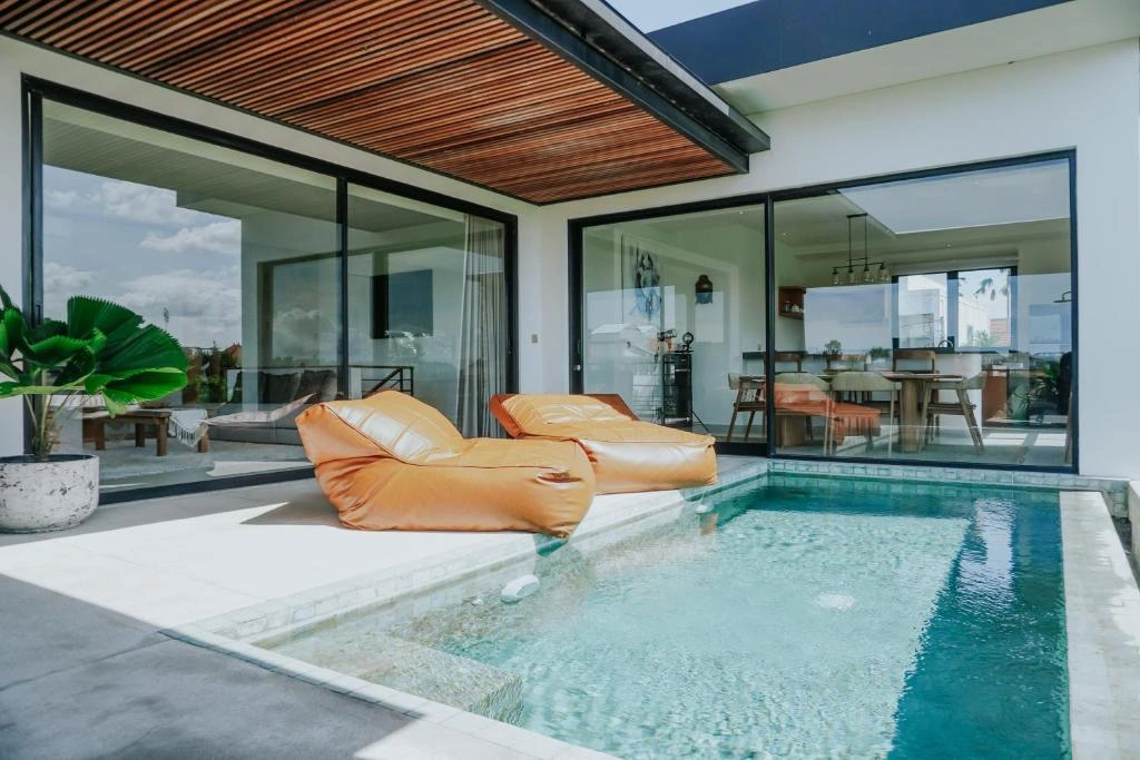 3 BR LUXURY VILLA IN BERAWA CANGGU