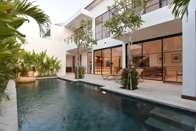 4 BEDROOM VILLA IN BUMBAK IDR 85 MILL/MONTH +62 821 2222 0001 