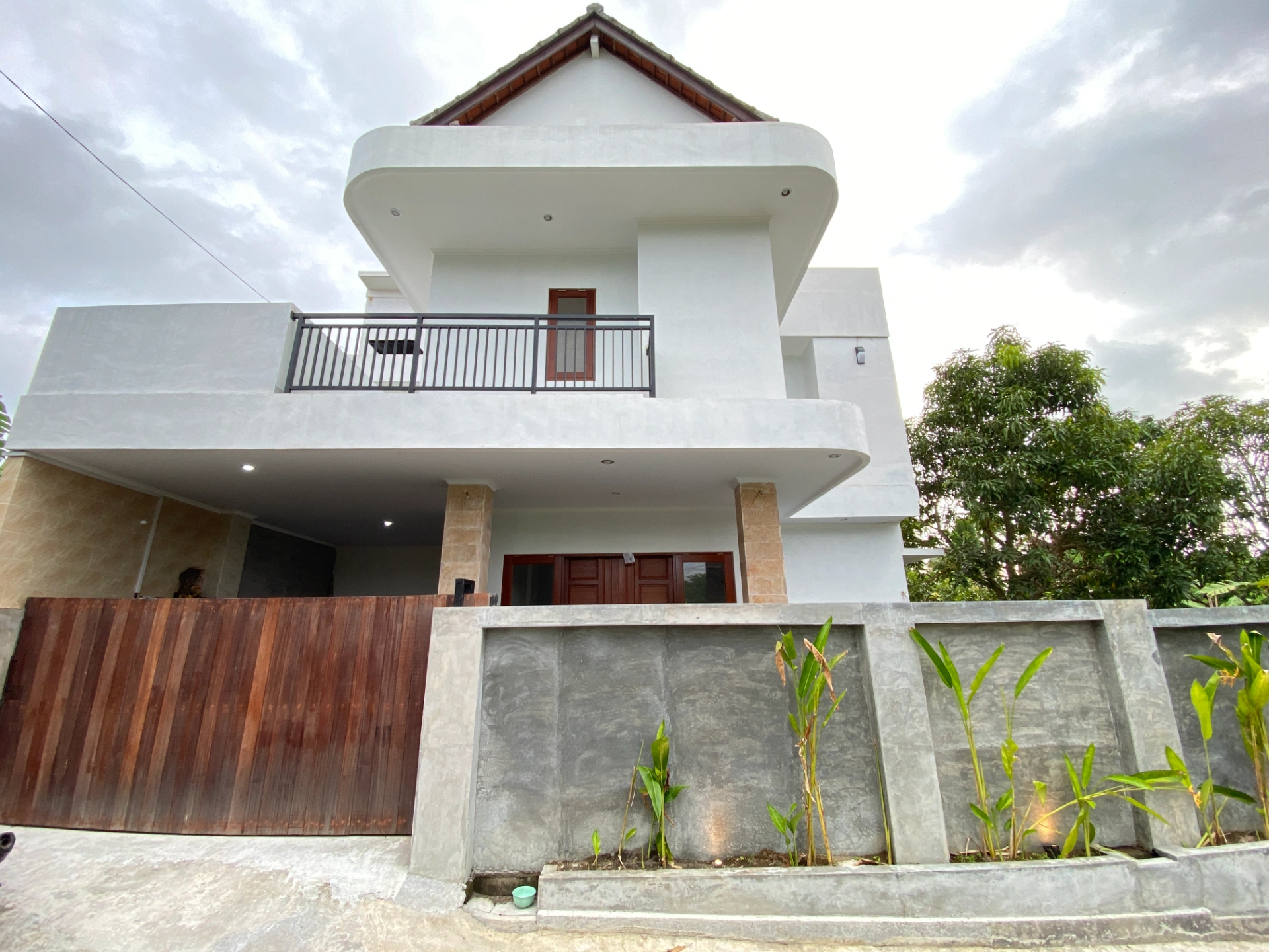 New 1BR + 1 Office 3 Storey House in Kediri