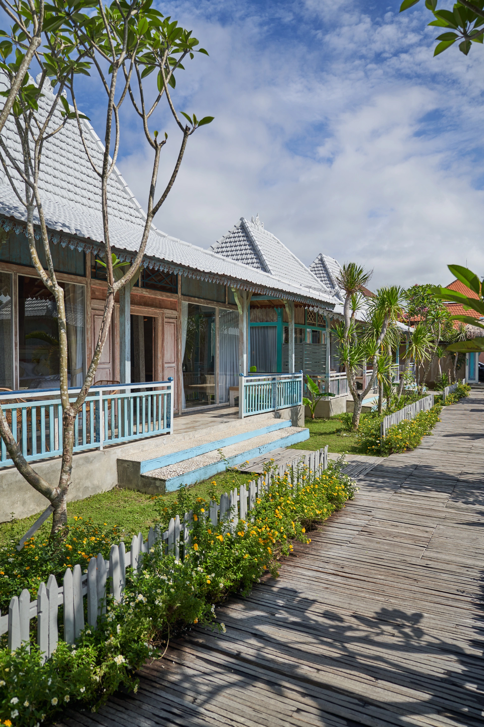 Spacious 1BR Garden Villa w/ Pool, Balcony & Jacuzzi