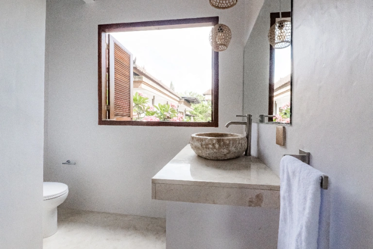 Modern Hilltop Studio w/ Resort Pool Access – Penestanan, Ubud in Ubud - Image 4