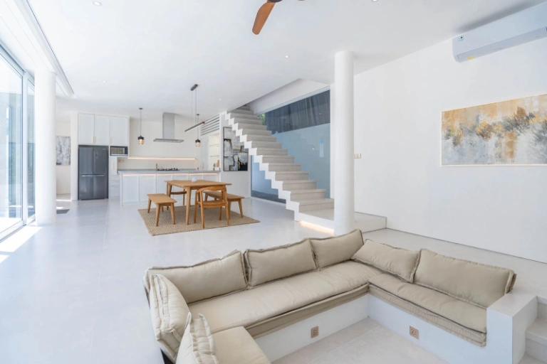 Elegant 4BR Ocean-View Villa w/ Rooftop in Seseh - Image 2