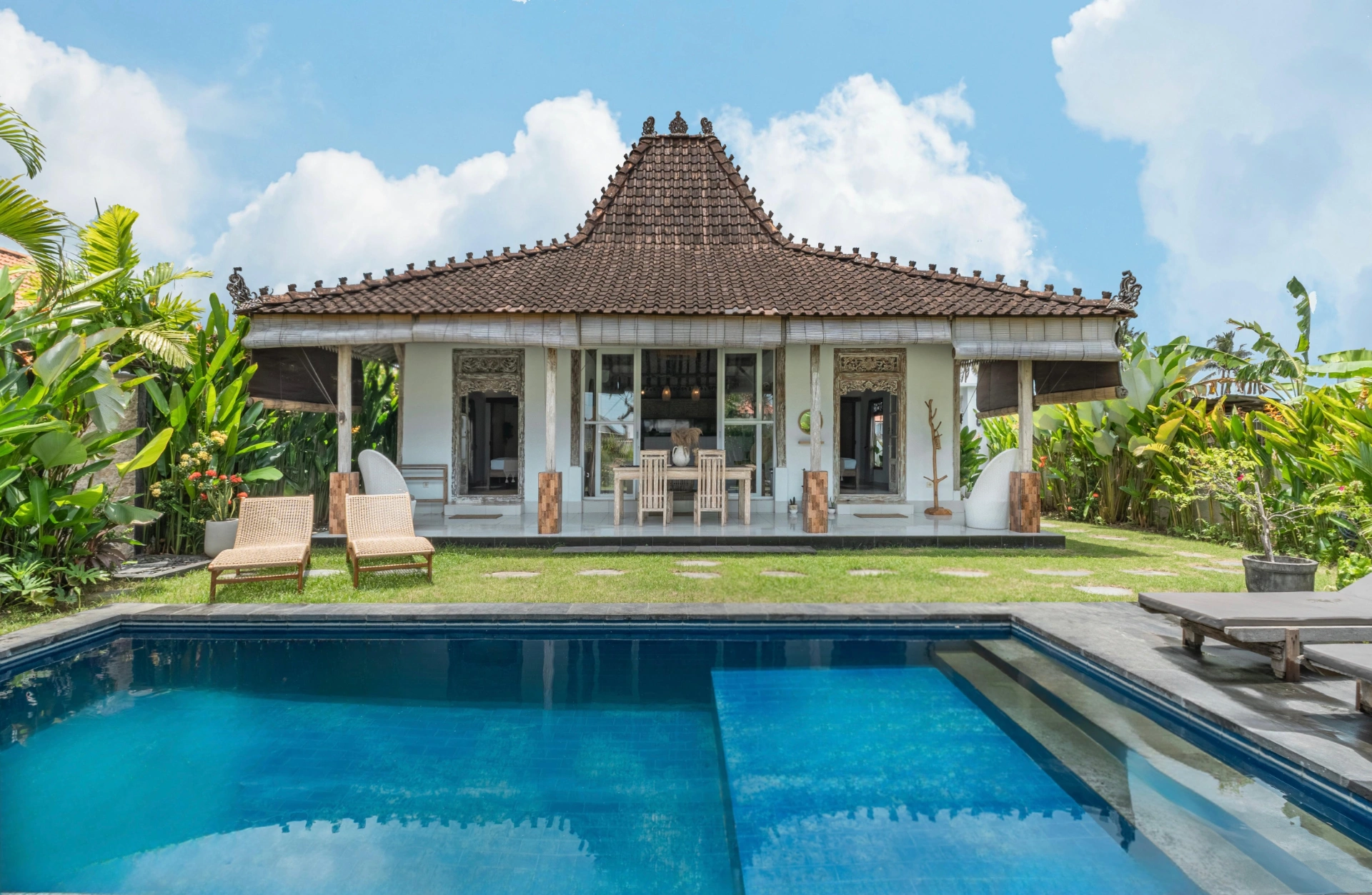 2BR Tradisional style with big garden at Seseh