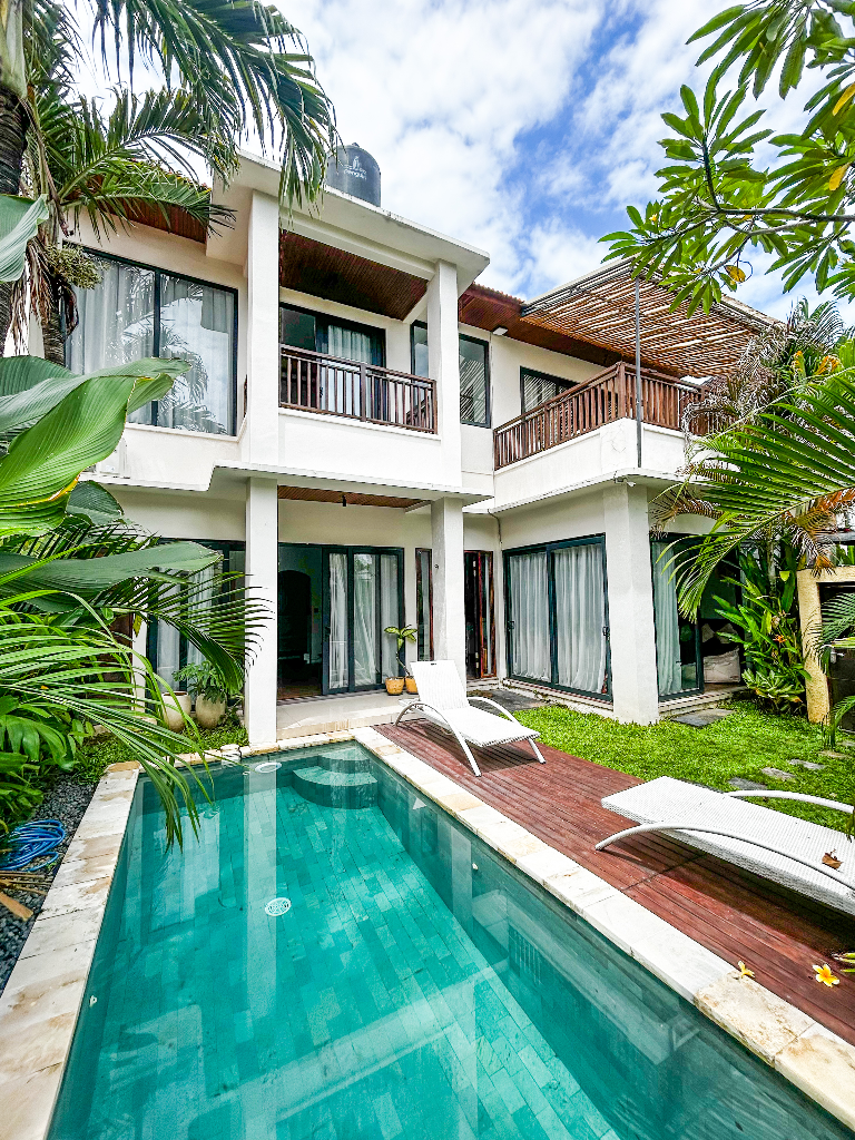 3 Bedrooms Villa in Canggu - 6 Minutes to Berawa Beach 