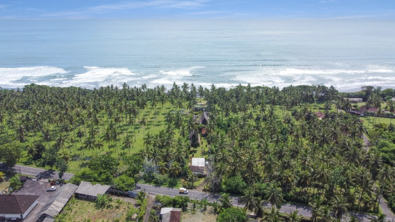 Absolute Beachfront Freehold Villa | West Bali in Kuta - Image 4