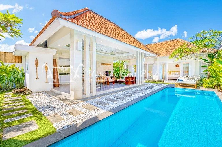 3BR VILLA FO RENT AT UMALAS | IP in Canggu - Image 1