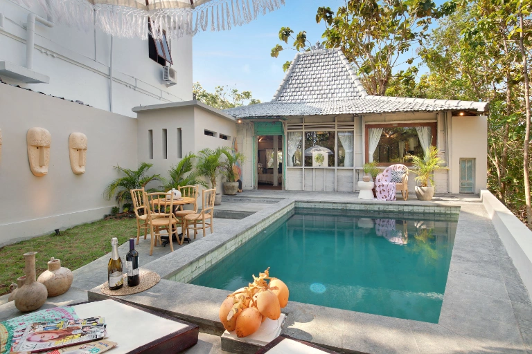 Traditional 1930's Joglo Beach House on a good size land in Uluwatu beaches area in Uluwatu - Image 4
