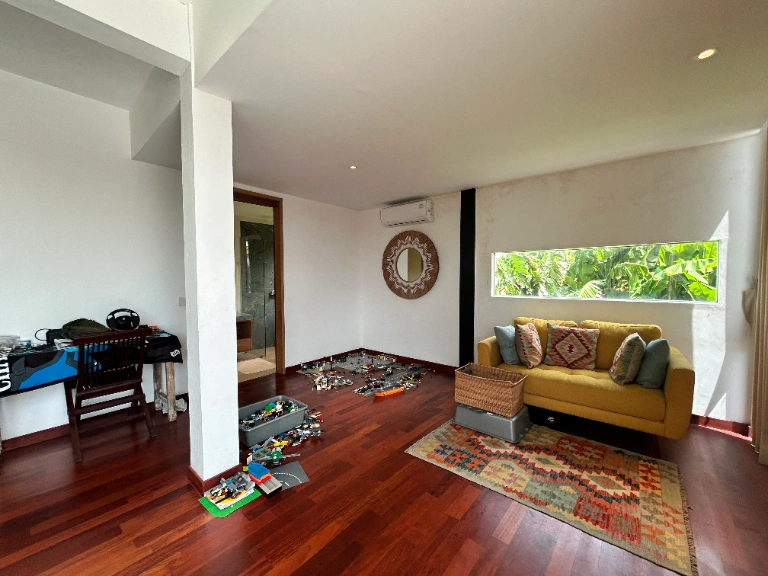 Majestic 5+2BR Estate Villa w/ Infinity Pool & Jungle Views in Canngu - Image 4