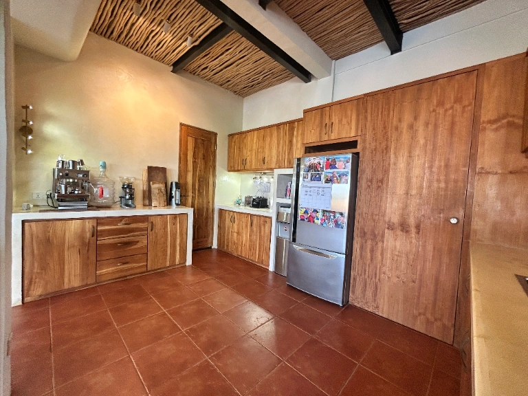 Majestic 5+2BR Estate Villa w/ Infinity Pool & Jungle Views in Canngu - Image 3