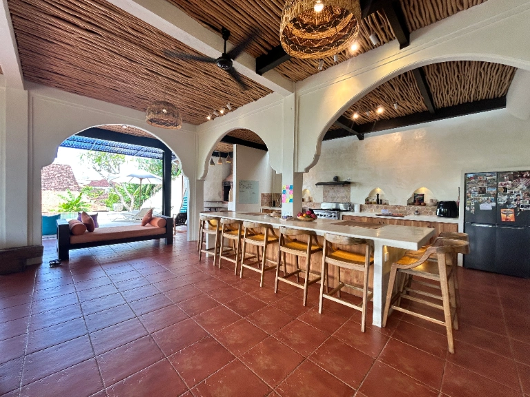 Majestic 5+2BR Estate Villa w/ Infinity Pool & Jungle Views in Canngu - Image 2