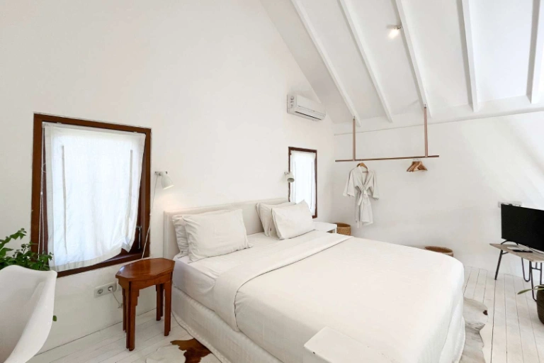 ⚡ Electricity Included - 1BR Poolside Loft with Inner Courtyard in Seminyak - Image 3