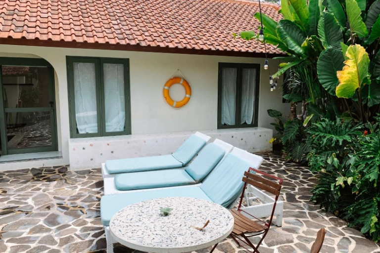 👣 Steps to Seminyak Beach - Poolside Tropical Studio Electricity Included in Seminyak - Image 3