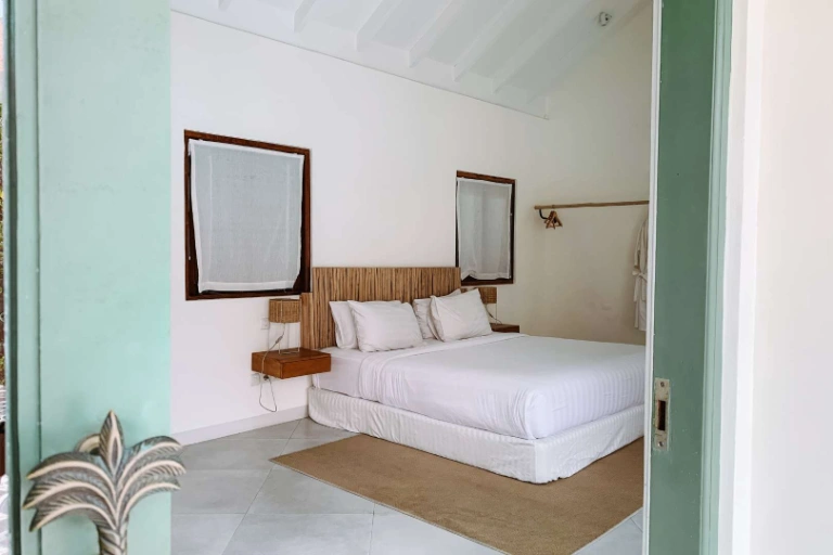 👣 Steps to Seminyak Beach - Poolside Tropical Studio Electricity Included in Seminyak - Image 2