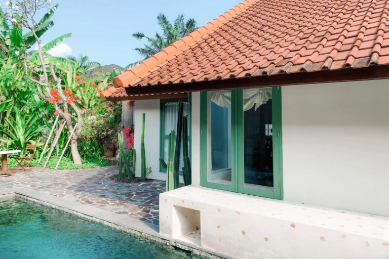 👣 Steps to Seminyak Beach - Tropical Studio with Electricity Included in Seminyak - Image 2