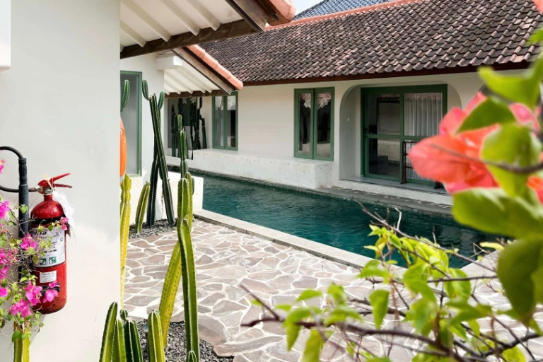 👣 Steps to Seminyak Beach - Tropical Studio with Electricity Included in Seminyak - Image 3
