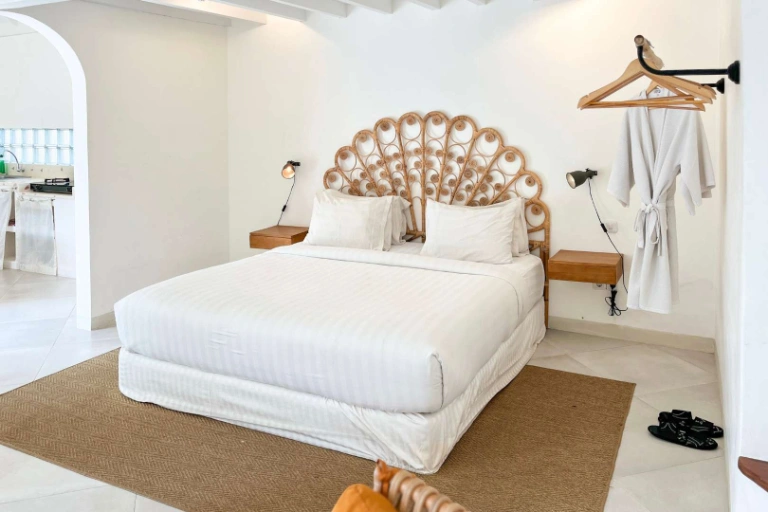 👣 Steps to Seminyak Beach - Tropical Studio with Electricity Included in Seminyak - Image 2