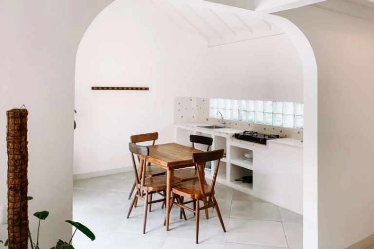 👣 Steps to Seminyak Beach - Tropical Studio with Electricity Included in Seminyak - Image 5