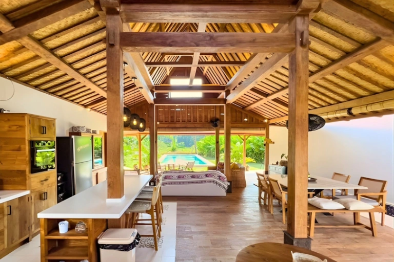 3BR Combined Joglo & Modern Architecture Villa - Prime Location in Tabanan - Image 5