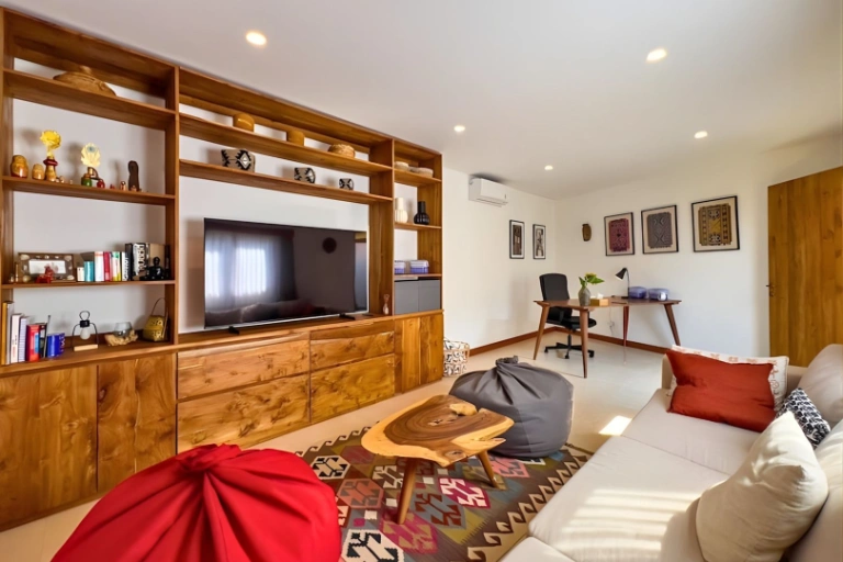 LEASEHOLD 3BR Combined Joglo & Modern Architecture Villa - Prime Location in Tabanan - Image 4