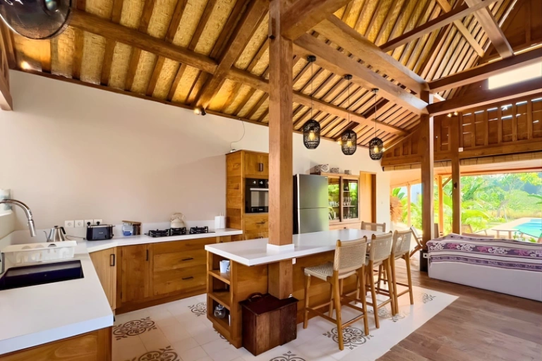 LEASEHOLD 3BR Combined Joglo & Modern Architecture Villa - Prime Location in Tabanan - Image 4