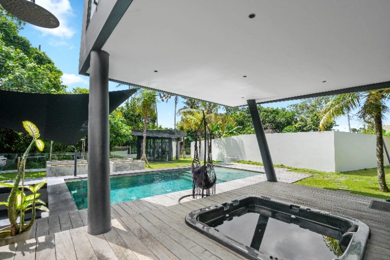 Casa Noir - Luxury 3-Bedroom Tropical Sanctuary in the Heart of Cemagi in Seseh - Image 3