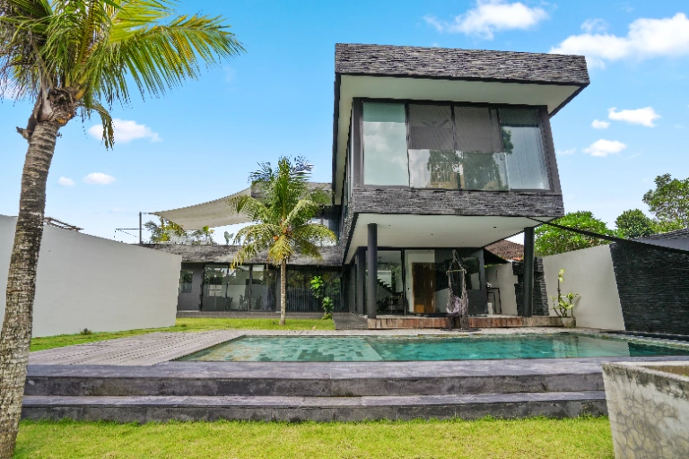 Casa Noir - Luxury 3-Bedroom Tropical Sanctuary in the Heart of Cemagi in Seseh - Image 2