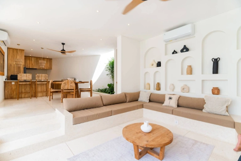 AVAILABLE FOR MONTHLY RENT 3 BEDROOMS LUXURIOUS VILLA IN PERERENAN PANTAI LIMA in Pererenan - Image 4