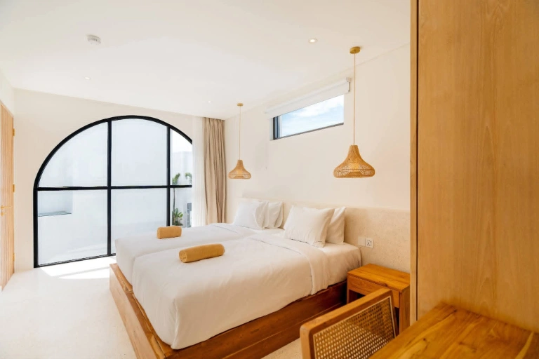 AVAILABLE FOR MONTHLY RENT 3 BEDROOMS LUXURIOUS VILLA IN PERERENAN PANTAI LIMA in Pererenan - Image 5