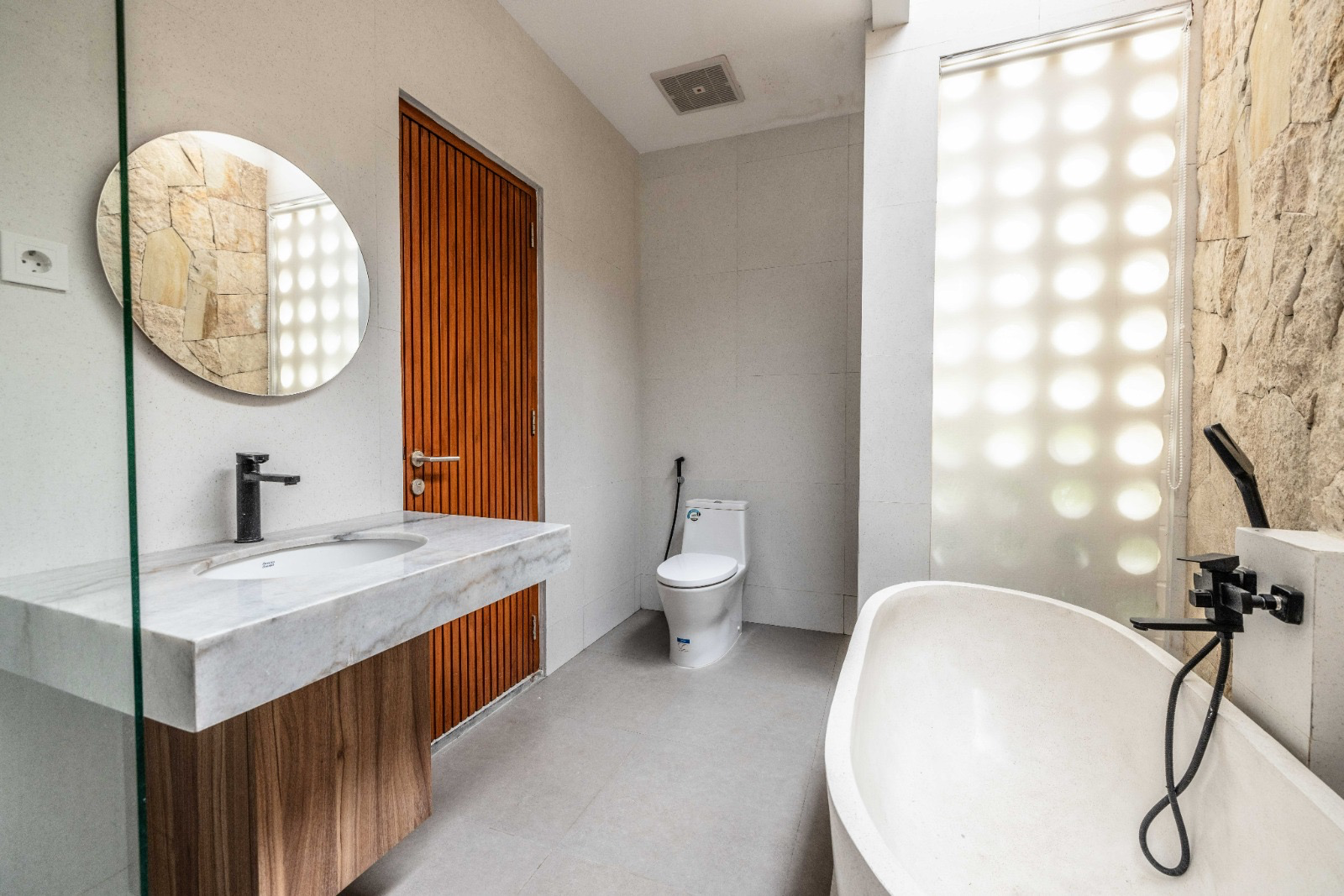  Freehold 3BR Villa w/ Pool & Rice Field Views  in Pererenan - Image 5