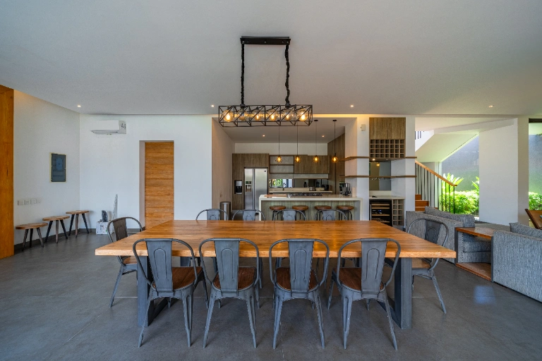 Villa Nampara - Modern 4-Bedroom Villa with Rice Field View in Cemagi in Seseh - Image 5