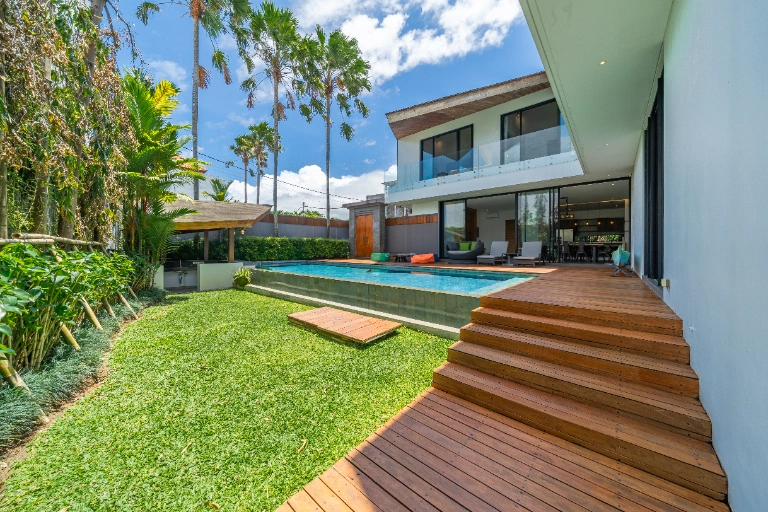 Villa Nampara - Modern 4-Bedroom Villa with Rice Field View in Cemagi in Seseh - Image 2