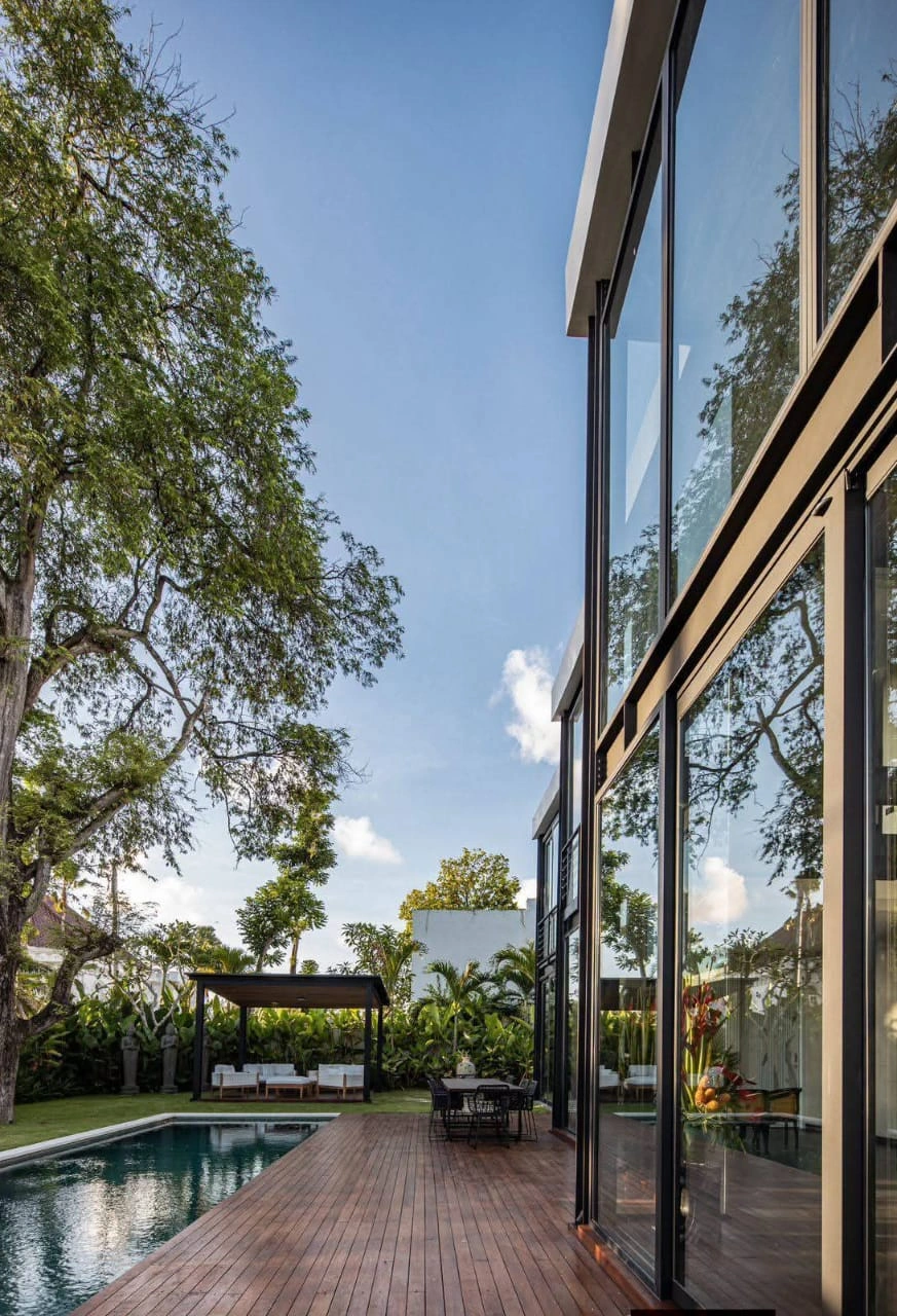 AVAILABLE FOR MONTHLY AND YEARLY RENT 5 BEDROOMS LUXURY VILLA IN UMALAS in Canggu - Image 3