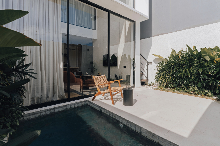 Hidden stylish loft I 750m to beach I 3BR with rooftop and BBQ in Canggu - Image 4