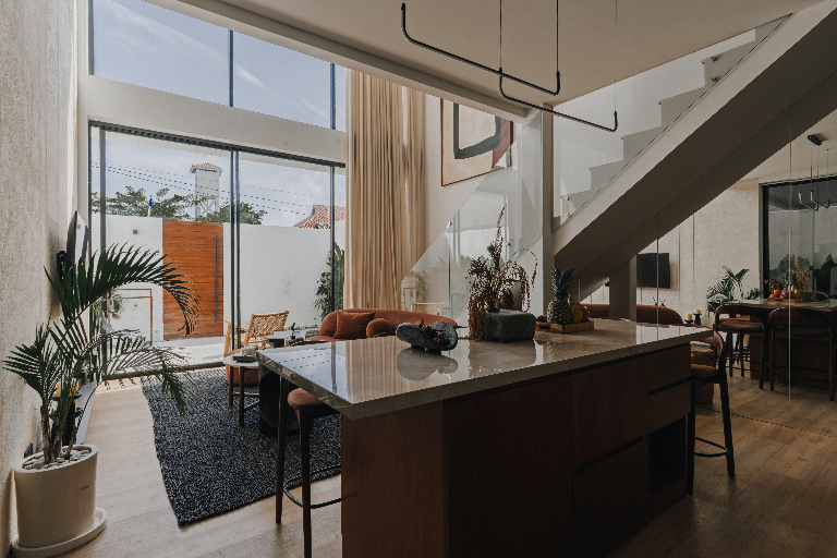 Hidden stylish loft I 750m to beach I 3BR with rooftop and BBQ in Canggu - Image 1