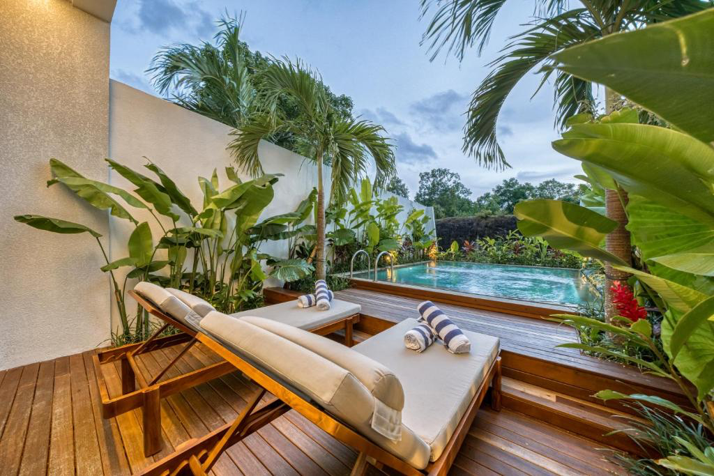 New Tropical 2BR Villa with Private Pool • 4 min to Melasti Beach (Signature) in Uluwatu - Image 2