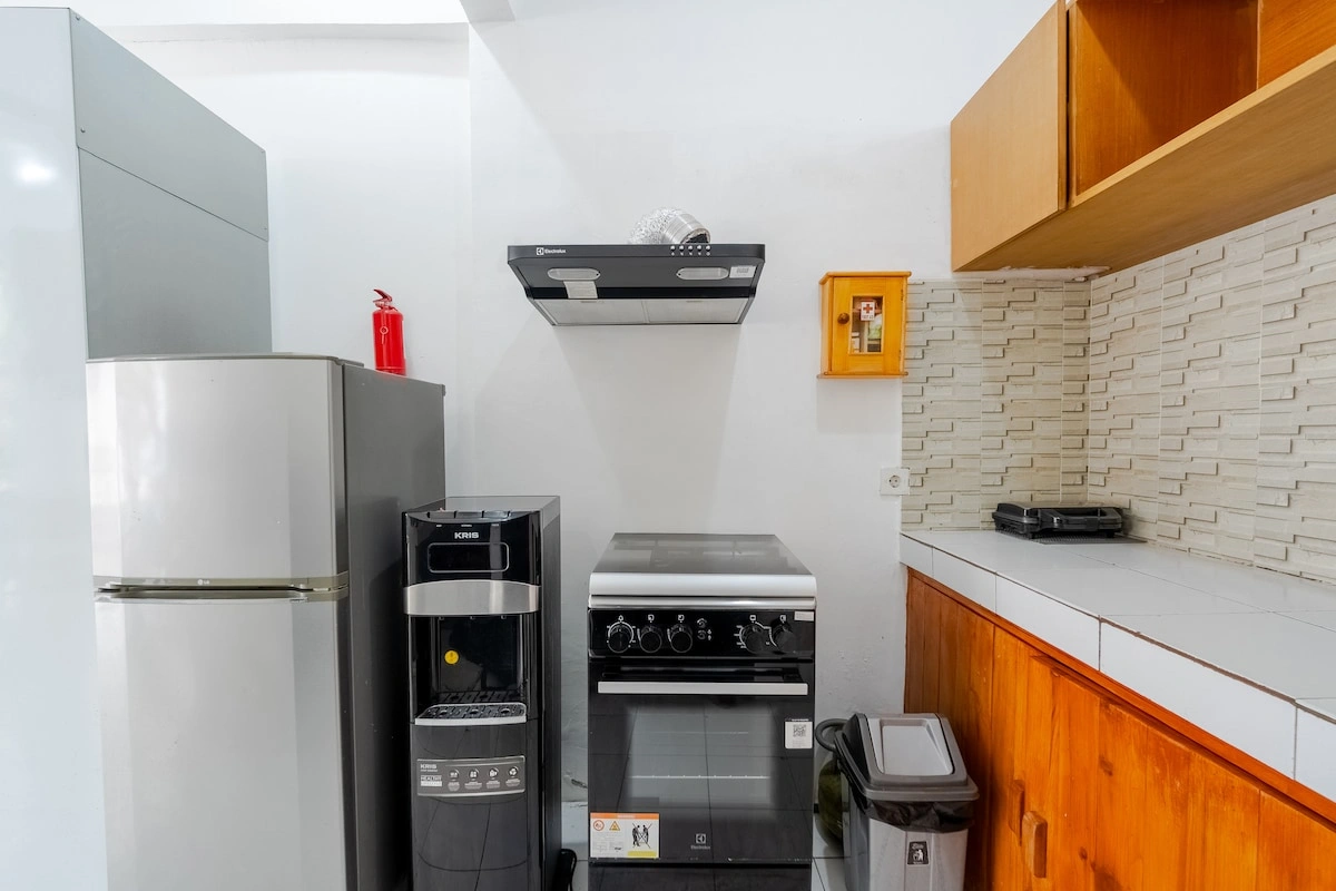 Canggu Surf Paradise - Room with Pool Access in Central Canggu in Canggu - Image 4