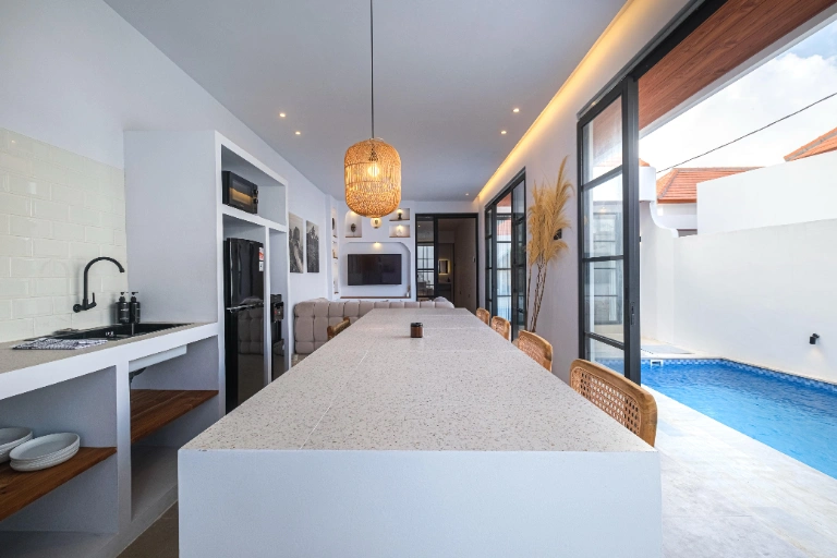 Renovated 2BR Villa with Enclosed Living Room | Fast WiFi  in Pererenan - Image 4