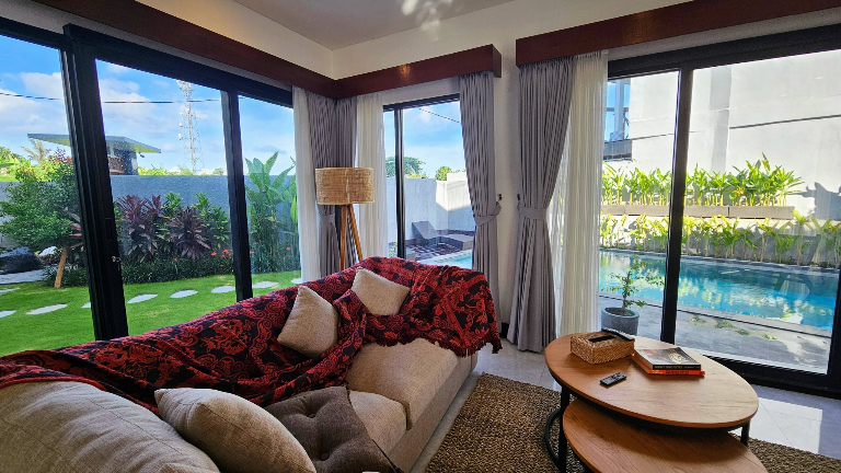 Spacious 4BR Villa w/ Rice Field Views & Terrace  in Pererenan - Image 5