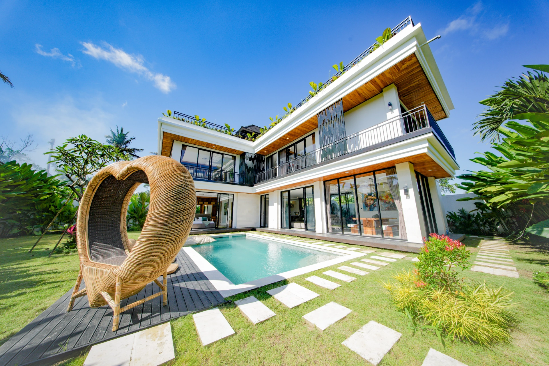 Luxury 4BR Modern View Villa w/ Rooftop & Panoramic Outlook 