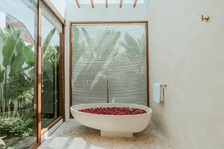 5mins Walk to Pererenan Beach, Skylight Bathtub in Pererenan - Image 3