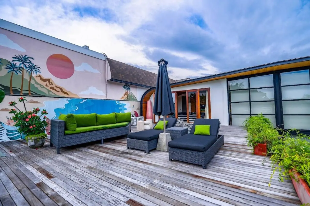 Turn-Key 3BR Luxury Villa w/ Tropical Garden in Pererenan - Image 3