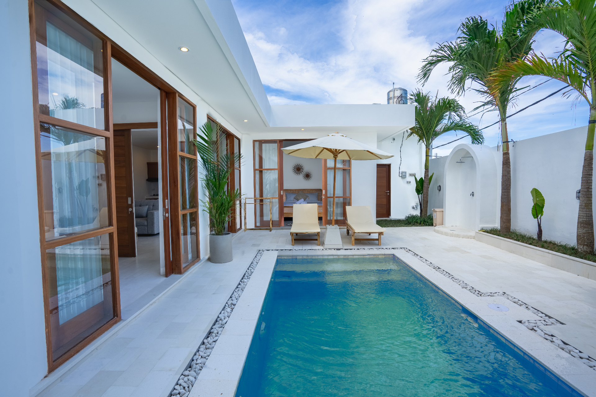 2 bedroom villa in pererenan surrounded by rice fields and a quiet place