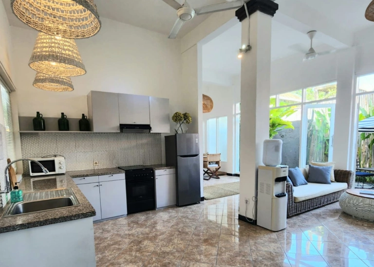 Sunlit 1 Bedroom Villa in Tibubeneng - ML5 in Kuta - Image 4