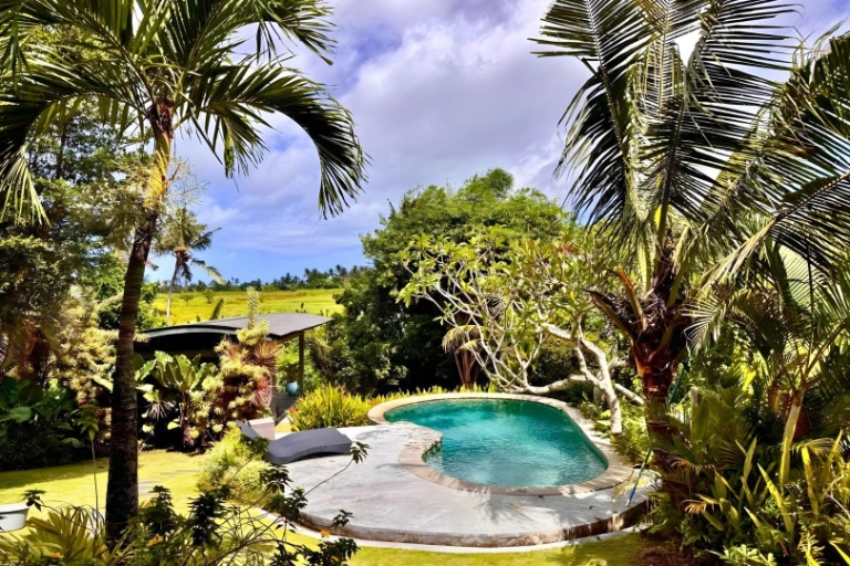 🌿 Tranquil Kedungu Villa with Lush Green Views Steps from Beach in Tabanan - Image 3